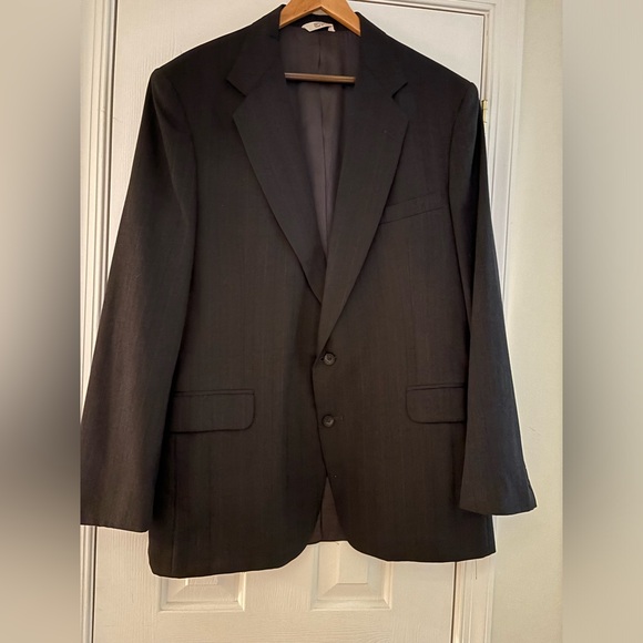 46L Brookleigh men’s dark gray with a thin pinstriped suit - Picture 2 of 6